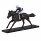Skulptur Jockey auf Rennpferd in Farbe