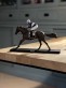 Skulptur Jockey auf Rennpferd in Farbe